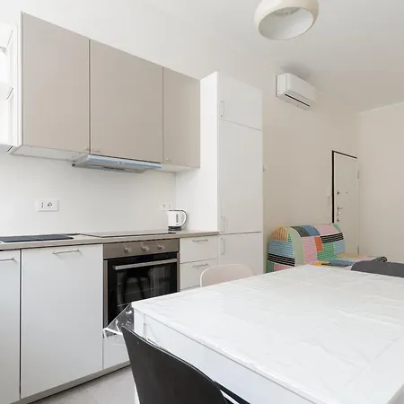Guesthost - Comfy Flat Near Gambara Mm1 Appartement Milaan