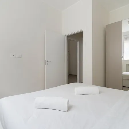Appartement Guesthost - Comfy Flat Near Gambara Mm1 Milaan